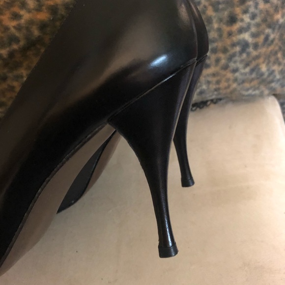 Stuart Weitman Idol Shoes - Picture 5 of 7